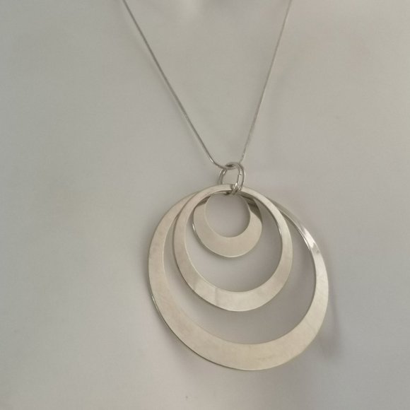 Fashion Necklace and Circular Pendant - Picture 2 of 3